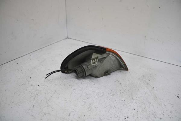 CLIGNOTEUR AVANT GAUCHE SUZUKI SWIFT/ SUBARU JUSTY 1996-2004 - Vue 2